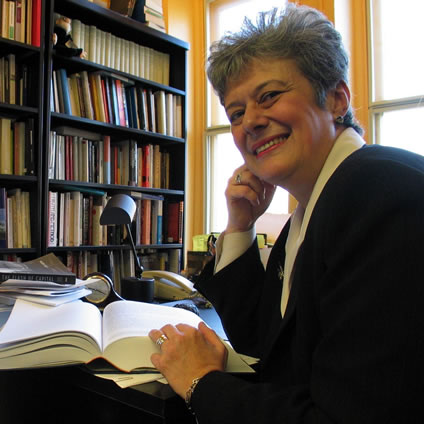 Headshot of Professor Linda Hutcheon.